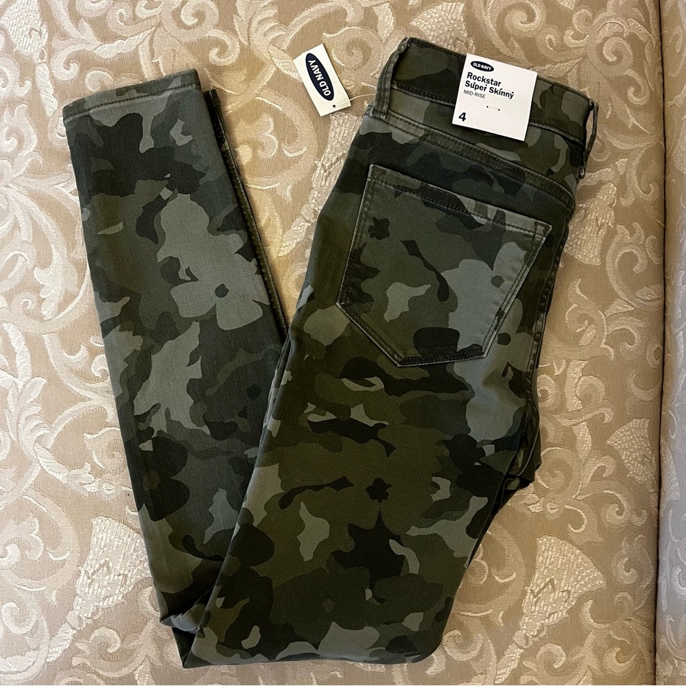 Old Navy Mid Rise Camo Rockstar Supper Skinny Jeans, size 4 - Picture 2 of 6